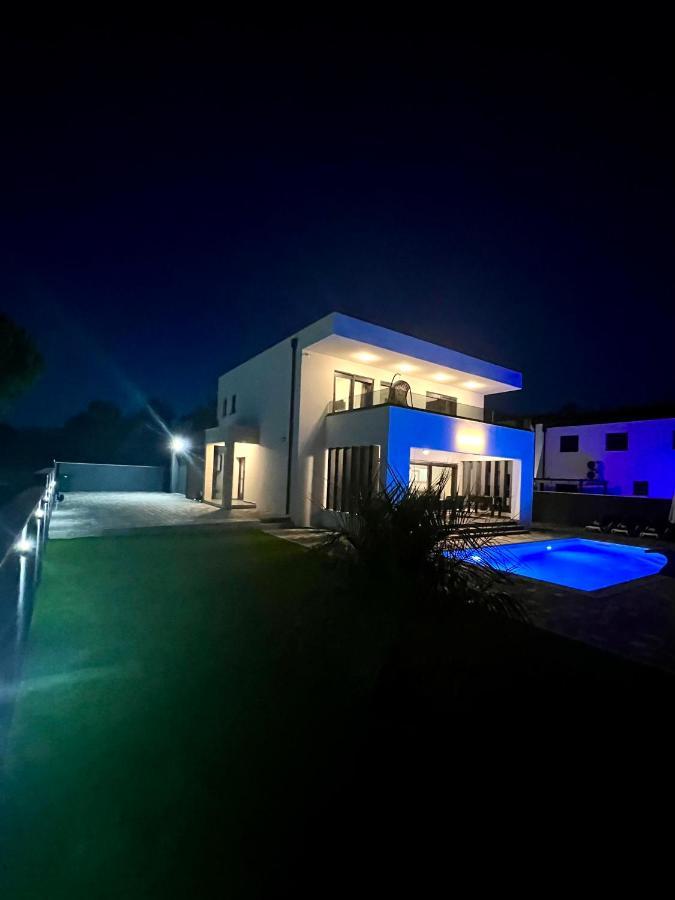 Villa Mila ヴーシ エクステリア 写真